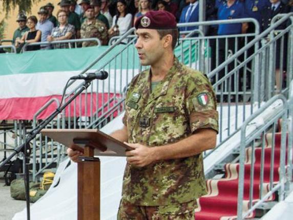 Copertina: Quando l'uniforme diventa un manifesto d'odio